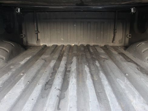 Used 2017 Nissan Titan S image 20