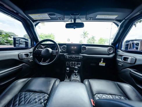 Used 2021 Jeep Gladiator Sport AWD/4WD image 2
