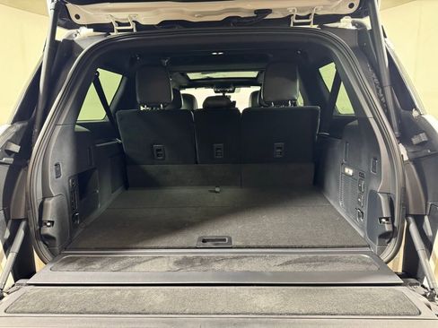 New 2025 Lincoln Navigator L Reserve w/ Jet Appearance Package image 12