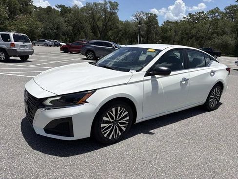 Used 2025 Nissan Altima 2.5 SV FWD image 5