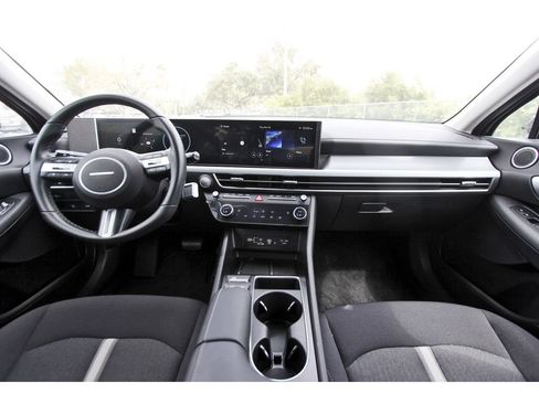 Used 2025 Hyundai Sonata SEL FWD image 10