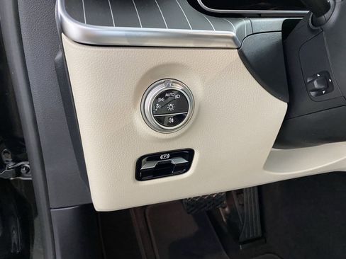 Used 2025 Mercedes-Benz C 300 4MATIC Sedan image 18