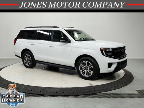 Used 2025 Ford Expedition Active AWD/4WD image 1