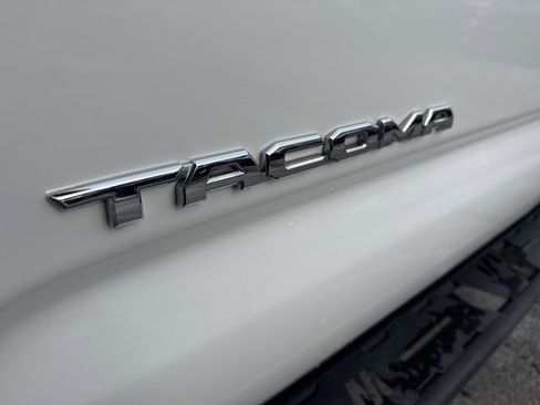 Used 2022 Toyota Tacoma TRD Off-Road w/ Technology Package image 31