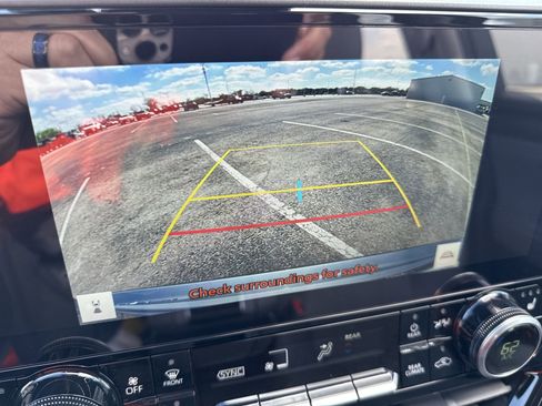 Used 2023 Toyota Highlander Limited image 24