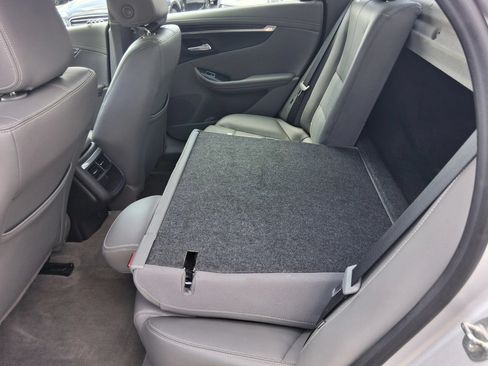 Used 2017 Chevrolet Impala LT FWD image 23