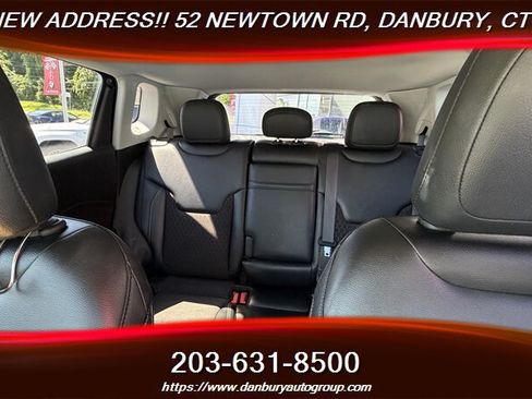 Used 2018 Jeep Compass Latitude w/ Popular Equipment Group AWD/4WD image 26