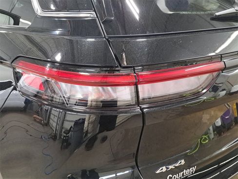 Certified 2022 Jeep Grand Cherokee Limited w/ Luxury Tech Group II image 33