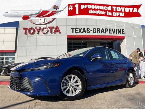 Used 2025 Toyota Camry LE image 1