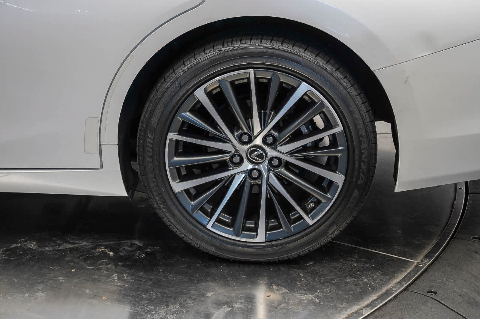 Used 2025 Lexus ES 300h w/ Premium Package FWD image 10