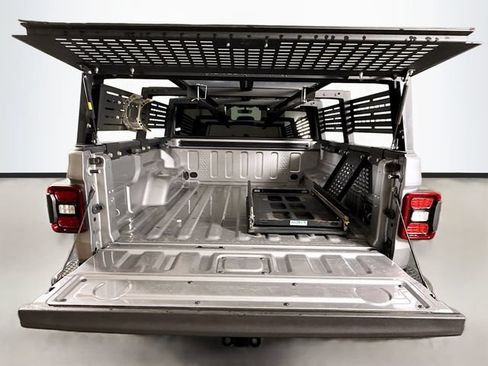Used 2020 Jeep Gladiator Overland AWD/4WD image 22