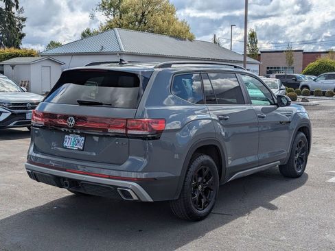 Used 2025 Volkswagen Atlas Peak Edition SE image 5