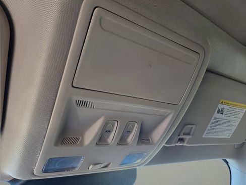 Used 2020 Ford Escape Titanium image 23