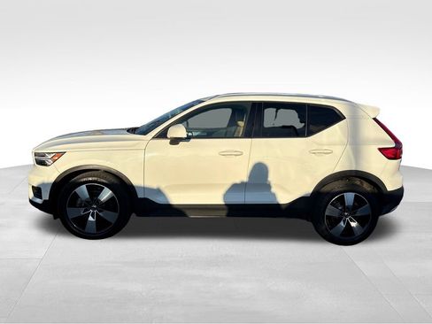 Used 2019 Volvo XC40 T5 Momentum image 5
