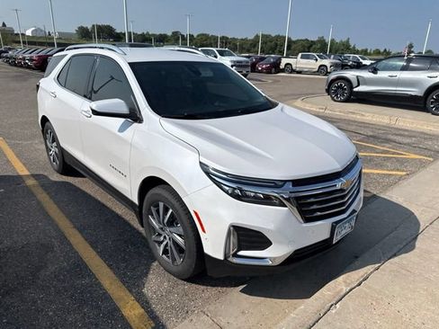 Used 2023 Chevrolet Equinox Premier AWD/4WD image 2