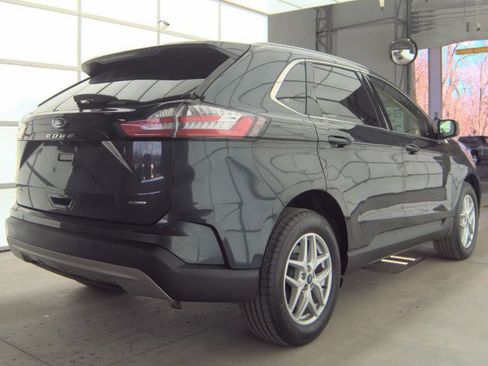 Used 2022 Ford Edge SEL w/ Convenience Package image 2