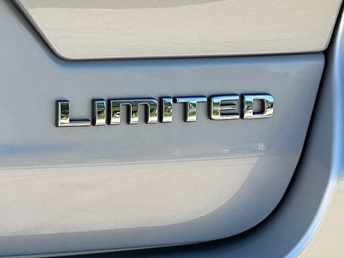 Used 2023 Jeep Grand Cherokee Limited AWD/4WD image 9