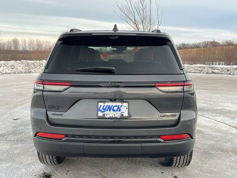Used 2024 Jeep Grand Cherokee Limited w/ Luxury Tech Group II image 3