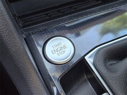 Used 2025 Volkswagen Taos SE w/ Panoramic Sunroof Package image 26