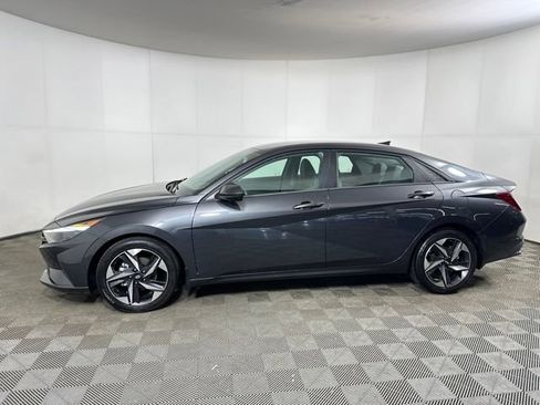 Used 2023 Hyundai Elantra SEL w/ Convenience Package image 6