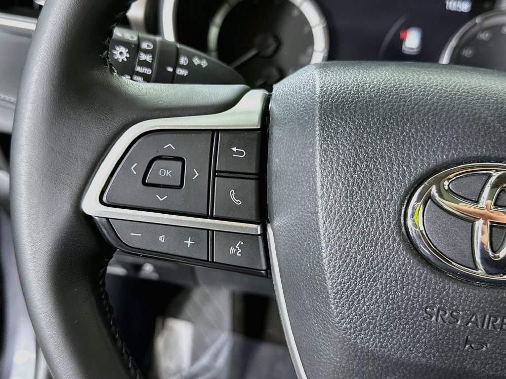 Used 2023 Toyota Highlander XLE FWD image 22