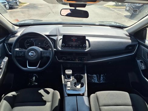 Used 2024 Nissan Rogue S FWD image 3