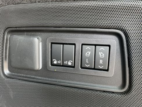 Used 2026 Cadillac Escalade Luxury w/ LPO, Floor Liner Package AWD/4WD image 18