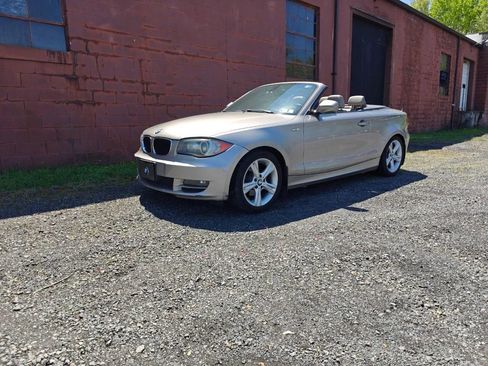 Used 2010 BMW 128i Convertible RWD image 2