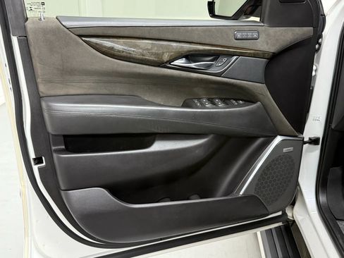 Used 2019 Cadillac Escalade Platinum image 21