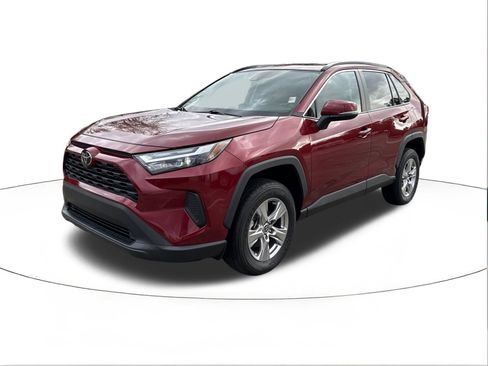 Used 2022 Toyota RAV4 XLE image 7
