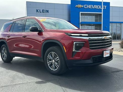 Used 2024 Chevrolet Traverse LT w/ Trailering Package image 1