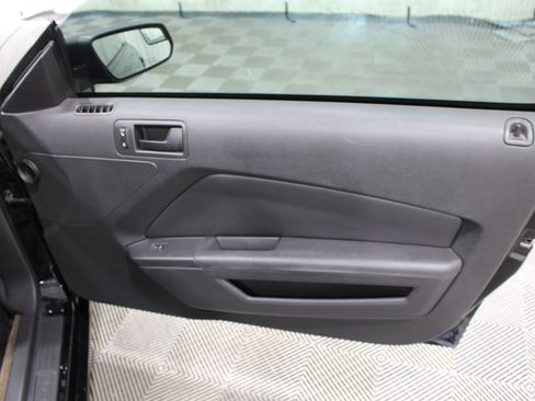 Used 2013 Ford Mustang Coupe RWD image 22
