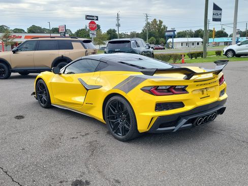 Used 2025 Chevrolet Corvette Z06 w/ Z07 Performance Package RWD image 4