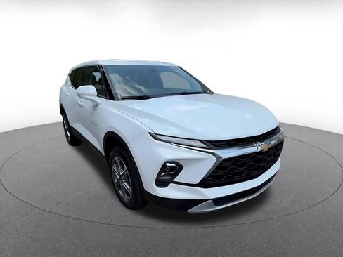 Used 2026 Chevrolet Blazer LT FWD image 3