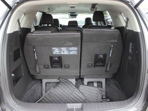 Used 2024 Kia Carnival EX FWD image 28