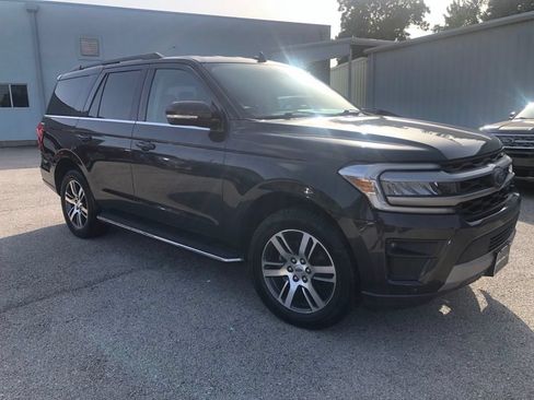 Used 2022 Ford Expedition XLT RWD image 2