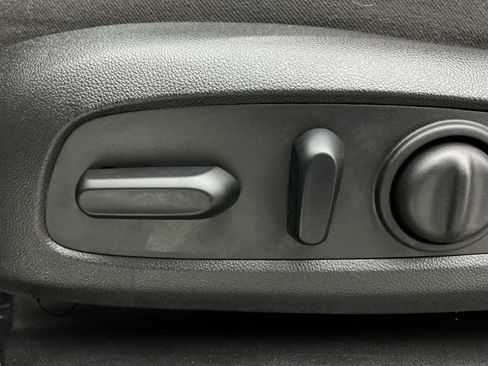Used 2019 Chevrolet Equinox LT FWD image 39