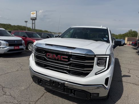 Used 2025 GMC Sierra 1500 SLT image 7