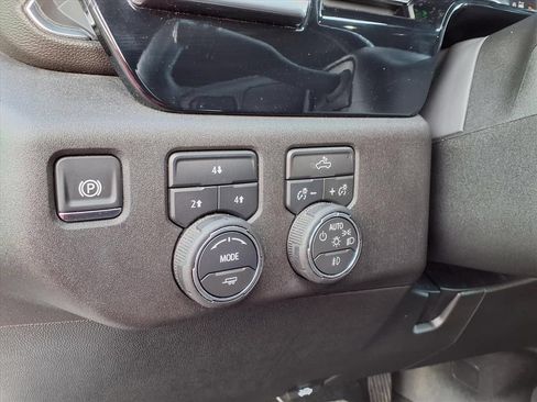 Used 2025 Chevrolet Silverado 2500 LT w/ Convenience Package AWD/4WD image 6