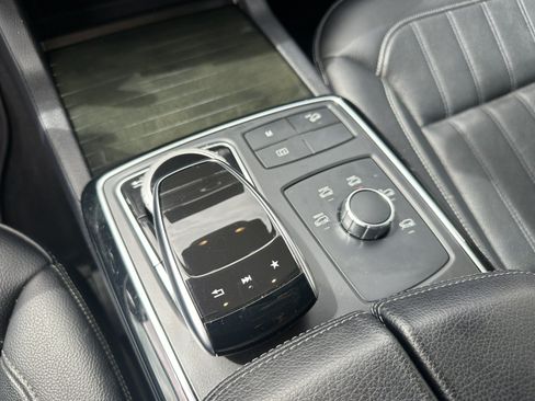 Used 2019 Mercedes-Benz GLE 400 4MATIC image 24