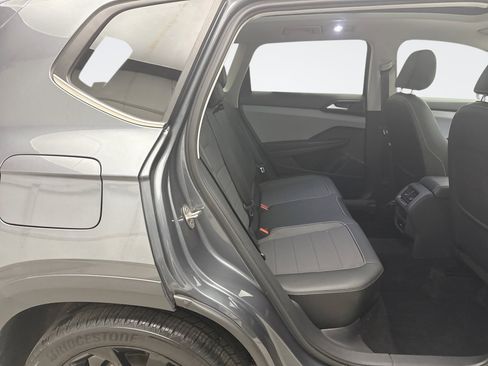 Used 2023 Volkswagen Taos SE w/ Panoramic Sunroof Package AWD/4WD image 19
