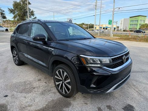 Certified 2024 Volkswagen Taos SE image 3