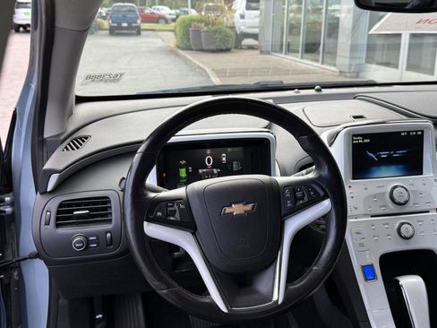 Used 2013 Chevrolet Volt w/ Enhanced Safety Package 1 FWD image 11