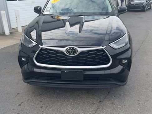 Used 2024 Toyota Highlander LE AWD/4WD image 5
