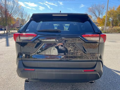 Used 2023 Toyota RAV4 XLE Premium image 4