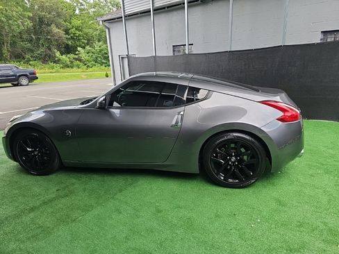 Used 2017 Nissan 370Z Coupe RWD image 8