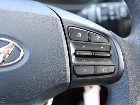 Certified 2023 Hyundai Venue SE FWD image 31