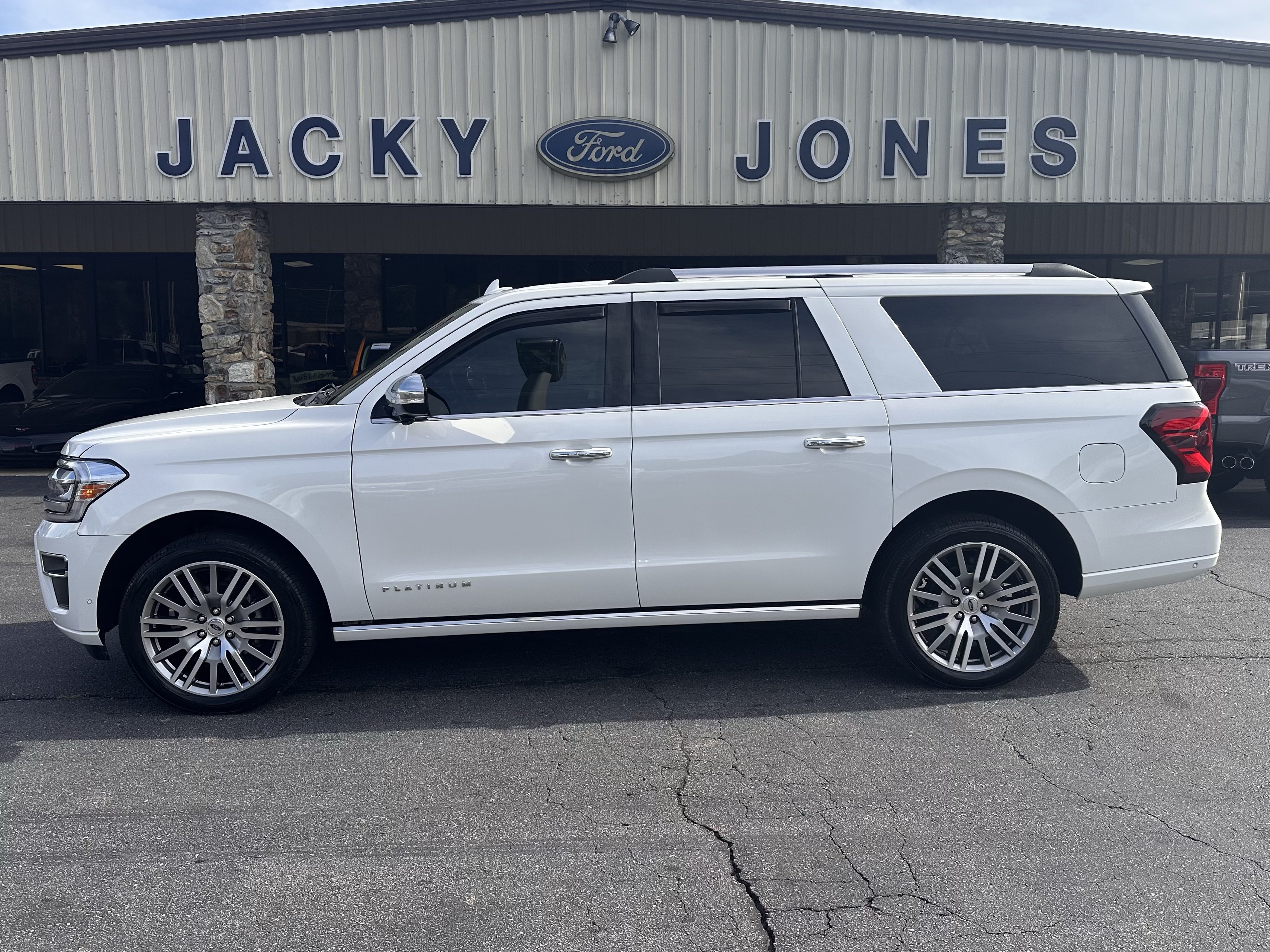 Certified 2024 Ford Expedition Max Platinum AWD/4WD image 1