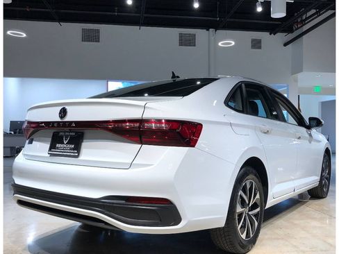 Used 2025 Volkswagen Jetta S image 12