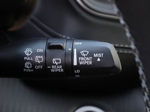 New 2025 Jeep Grand Cherokee Altitude image 31